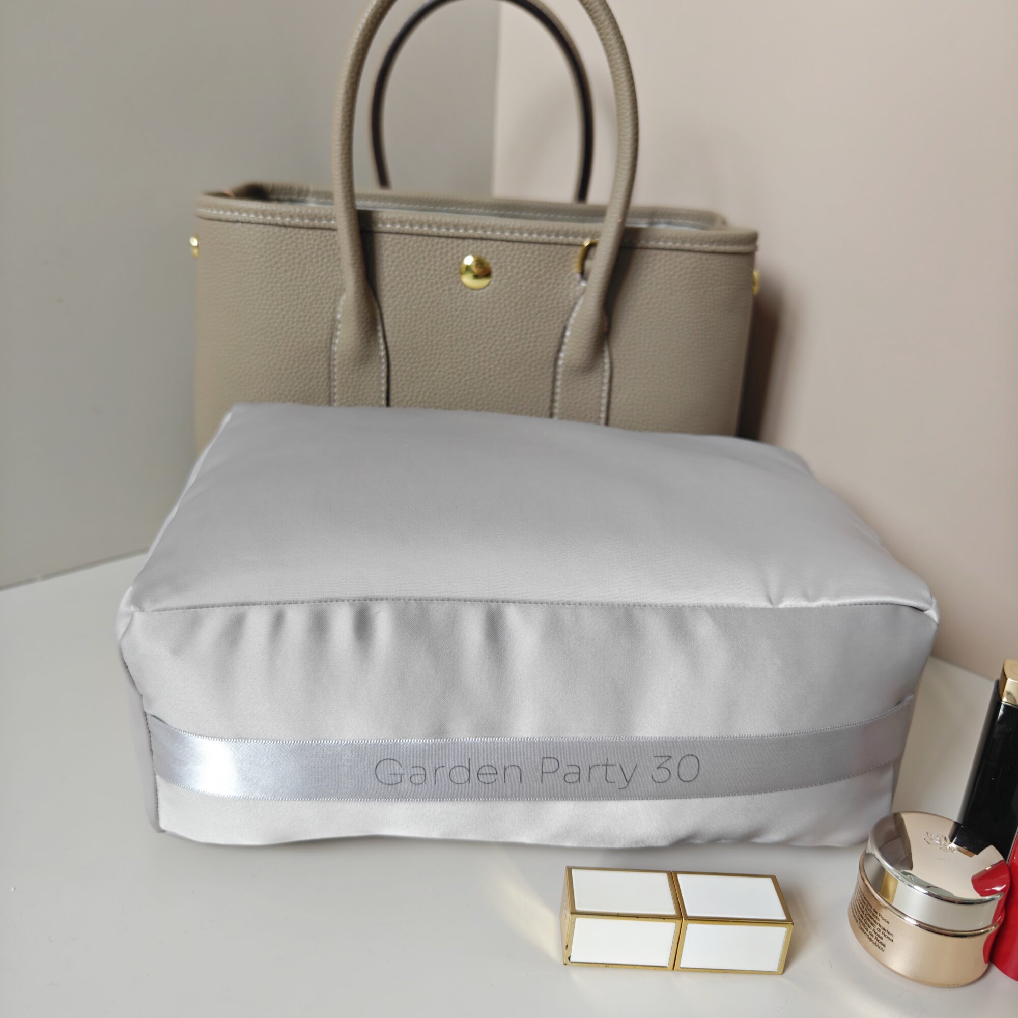 Adatto per H Garden Party 30 3 - Woman In Bag recensione e prezzo