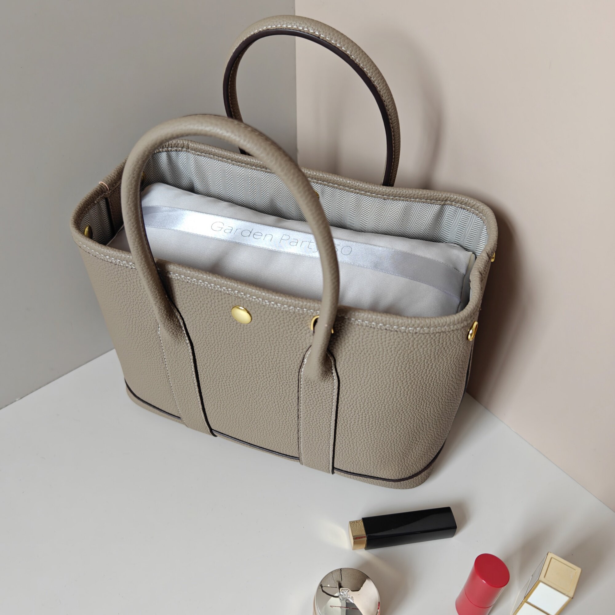 Adatto per H Garden Party 30 3 - Woman In Bag recensione e prezzo